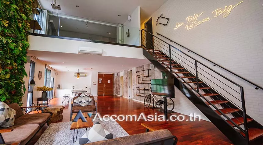 Duplex Condo |  3 Bedrooms  Apartment For Rent in Ploenchit, Bangkok  near BTS Chitlom - MRT Lumphini (AA27607)