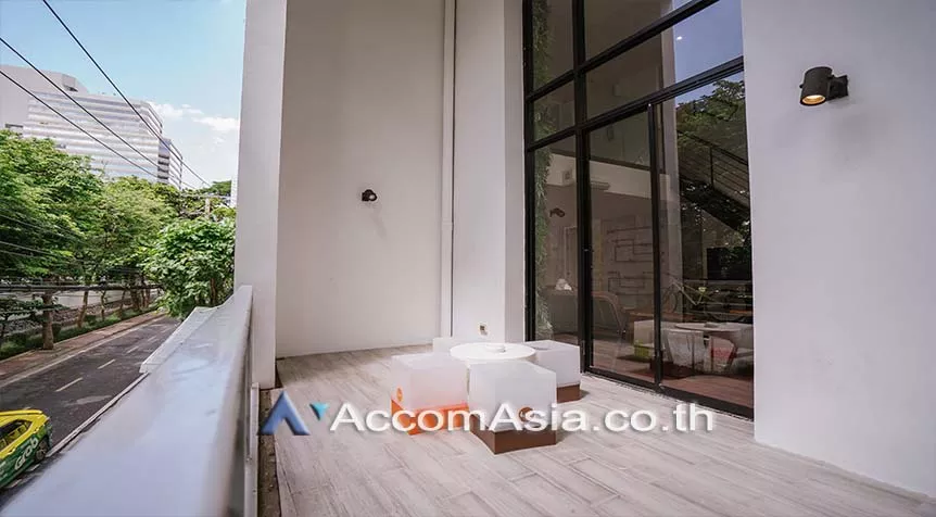 5  3 br Apartment For Rent in Ploenchit ,Bangkok BTS Chitlom - MRT Lumphini at Low-Rise Cozy Apartment, 5 mins walk to Lumpini park AA27607
