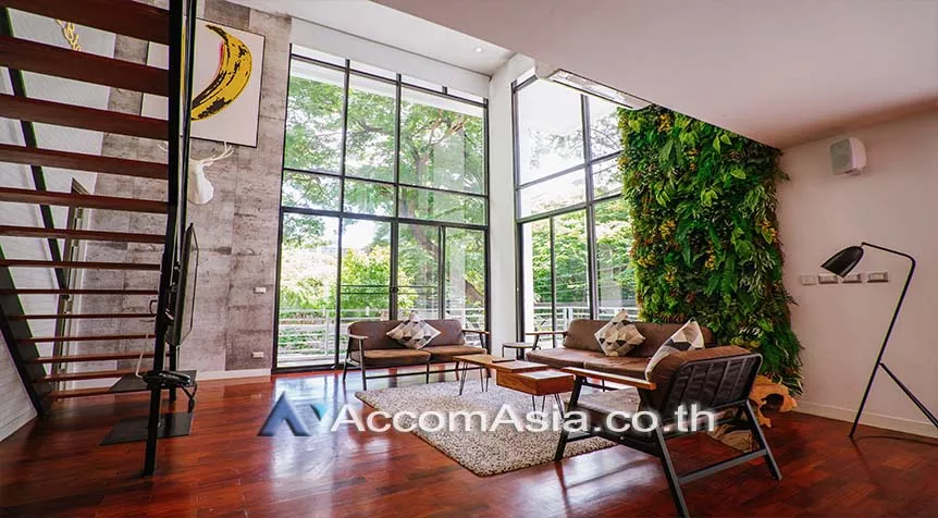 Duplex Condo |  3 Bedrooms  Apartment For Rent in Ploenchit, Bangkok  near BTS Chitlom - MRT Lumphini (AA27607)