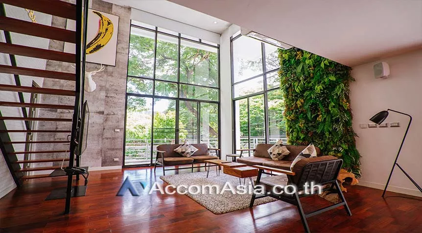  1  3 br Apartment For Rent in Ploenchit ,Bangkok BTS Chitlom - MRT Lumphini at Low-Rise Cozy Apartment, 5 mins walk to Lumpini park AA27607