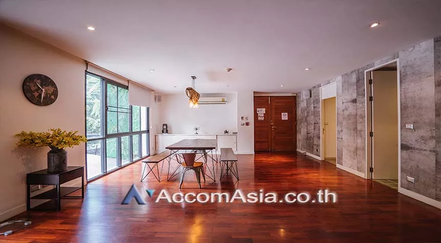  1  3 br Apartment For Rent in Ploenchit ,Bangkok BTS Chitlom - MRT Lumphini at Low-Rise Cozy Apartment, 5 mins walk to Lumpini park AA27607
