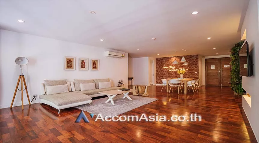  4 Bedrooms  Apartment For Rent in Ploenchit, Bangkok  near BTS Chitlom - MRT Lumphini (AA27608)