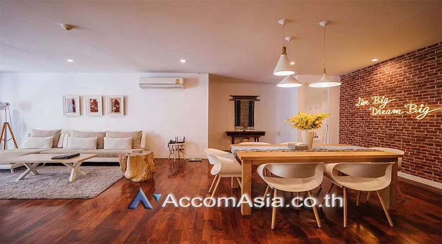  4 Bedrooms  Apartment For Rent in Ploenchit, Bangkok  near BTS Chitlom - MRT Lumphini (AA27608)