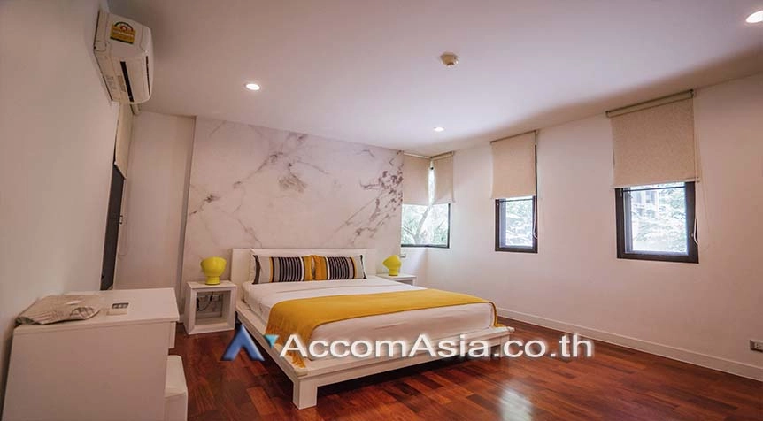 9  4 br Apartment for rent and sale in Ploenchit ,Bangkok BTS Chitlom - MRT Lumphini at Low-Rise Cozy Apartment, 5 mins walk to Lumpini park AA27608