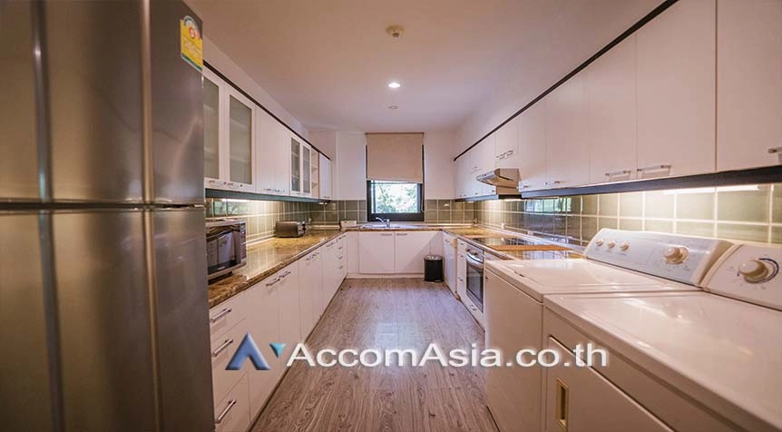 4  4 br Apartment for rent and sale in Ploenchit ,Bangkok BTS Chitlom - MRT Lumphini at Low-Rise Cozy Apartment, 5 mins walk to Lumpini park AA27608