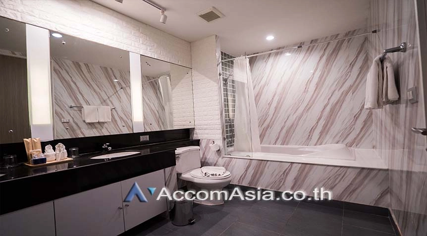12  4 br Apartment for rent and sale in Ploenchit ,Bangkok BTS Chitlom - MRT Lumphini at Low-Rise Cozy Apartment, 5 mins walk to Lumpini park AA27608