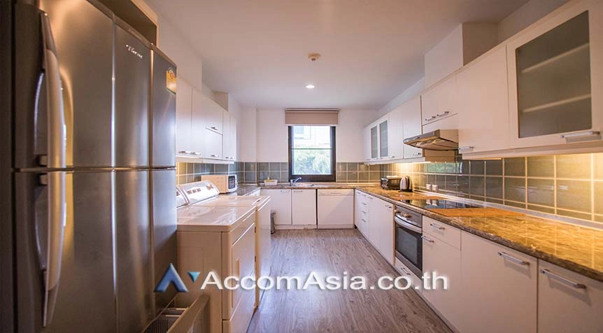 unit 3 Bedrooms  Apartment For Rent in Ploenchit, Bangkok  near BTS Chitlom - MRT Lumphini (AA27610)