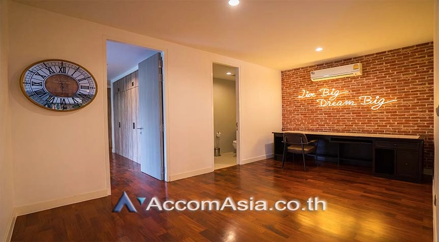4  3 br Apartment For Rent in Ploenchit ,Bangkok BTS Chitlom - MRT Lumphini at Low-Rise Cozy Apartment, 5 mins walk to Lumpini park AA27610