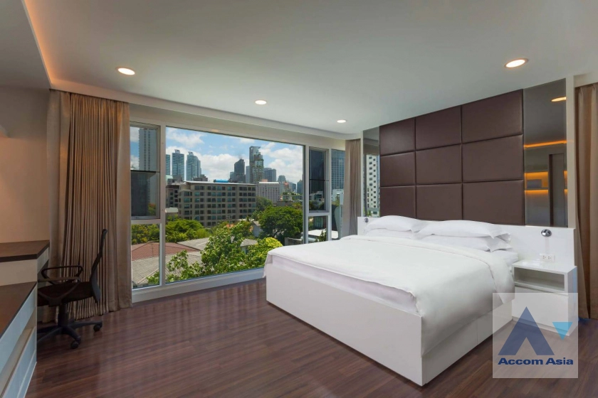 unit 2 Bedrooms  Apartment For Rent & Sale in Sukhumvit, Bangkok  near BTS Phrom Phong (AA27631)