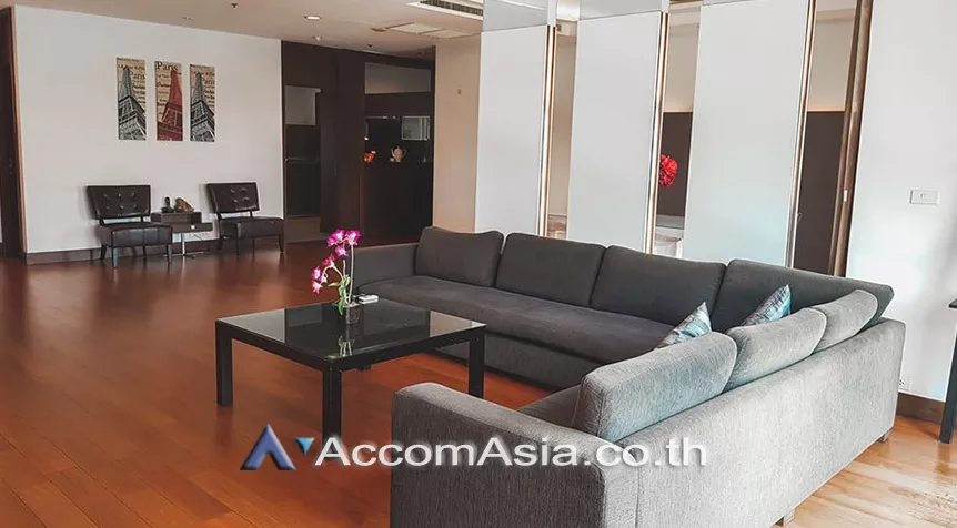  4 Bedrooms  Apartment For Rent in Ploenchit, Bangkok  near BTS Ploenchit (AA27636)
