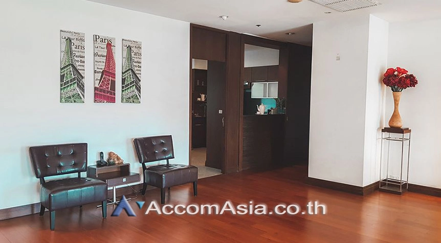 unit 4 Bedrooms  Apartment For Rent in Ploenchit, Bangkok  near BTS Ploenchit (AA27636)