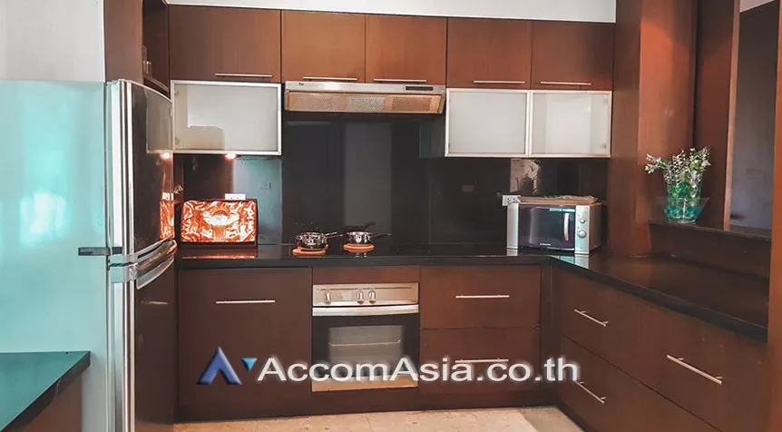  4 Bedrooms  Apartment For Rent in Ploenchit, Bangkok  near BTS Ploenchit (AA27636)