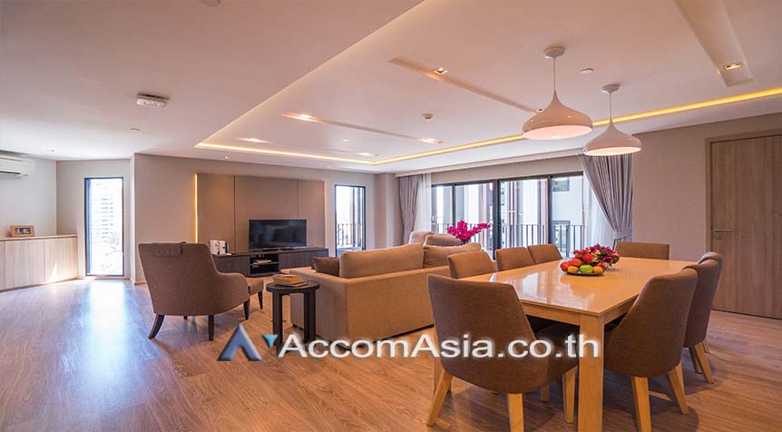 Pet friendly |  3 Bedrooms  Apartment For Rent in Sukhumvit, Bangkok  near BTS Ekkamai (AA27645)