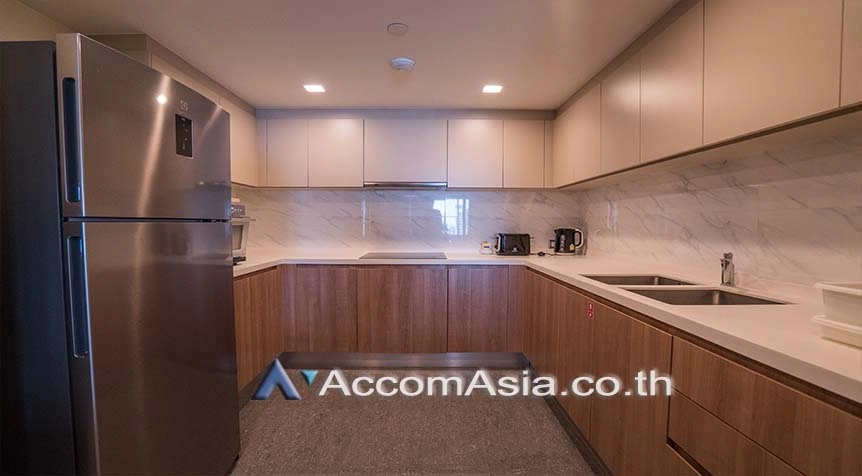 Pet friendly |  3 Bedrooms  Apartment For Rent in Sukhumvit, Bangkok  near BTS Ekkamai (AA27646)