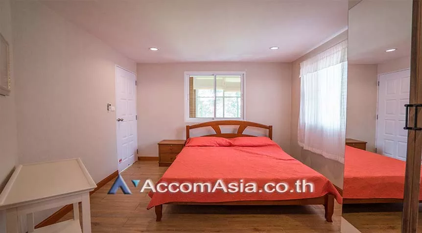 Pet friendly |  2 Bedrooms  Townhouse For Rent in Sukhumvit, Bangkok  near BTS Thong Lo (AA27652)