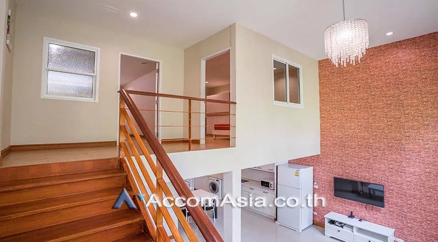 Pet friendly |  3 Bedrooms  Townhouse For Rent in Sukhumvit, Bangkok  near BTS Thong Lo (AA27653)
