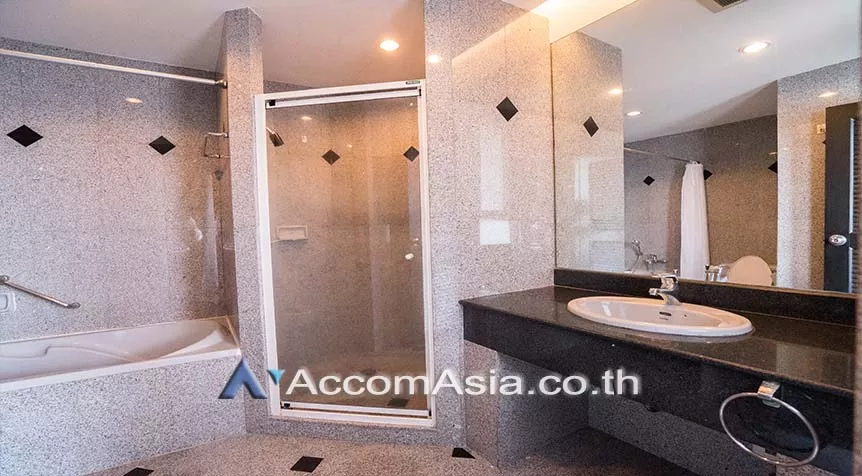 8  3 br Apartment For Rent in Sukhumvit ,Bangkok BTS Ekkamai at Comfort living and well service AA27660