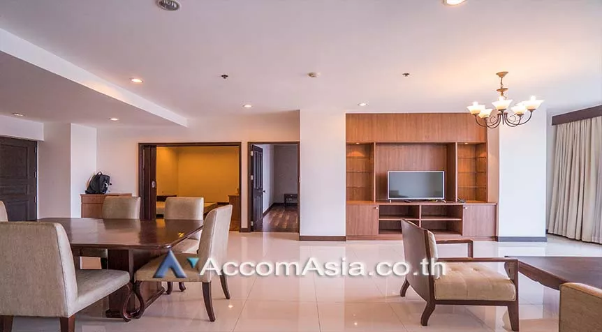  3 Bedrooms  Apartment For Rent in Sukhumvit, Bangkok  near BTS Ekkamai (AA27660)