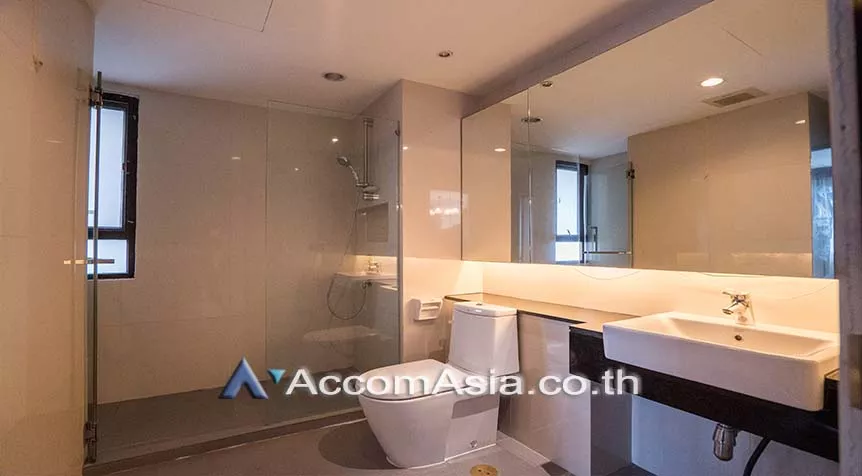 9  3 br Apartment for rent and sale in Sukhumvit ,Bangkok BTS Ekkamai at High-Rise Living with a Large Balcony Apartment in Ekkamai AA27660