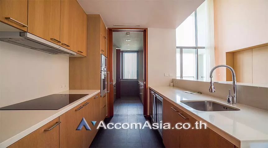  3 Bedrooms  Condominium For Rent in Sathorn, Bangkok  near BTS Chong Nonsi - MRT Lumphini (AA27661)