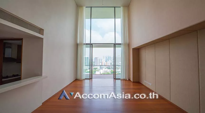  3 Bedrooms  Condominium For Rent in Sathorn, Bangkok  near BTS Chong Nonsi - MRT Lumphini (AA27661)