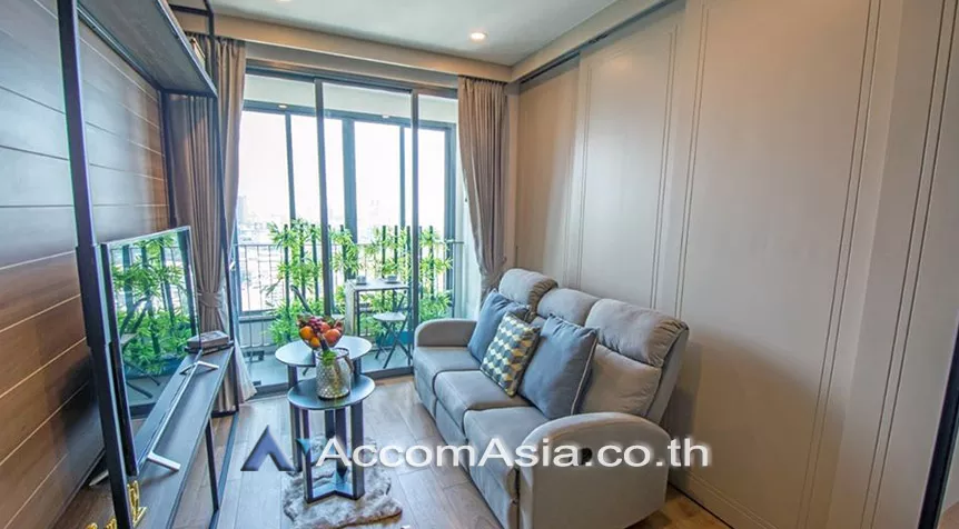  1 Bedroom  Condominium For Sale in Phaholyothin, Bangkok  near BTS Chitlom (AA27680)