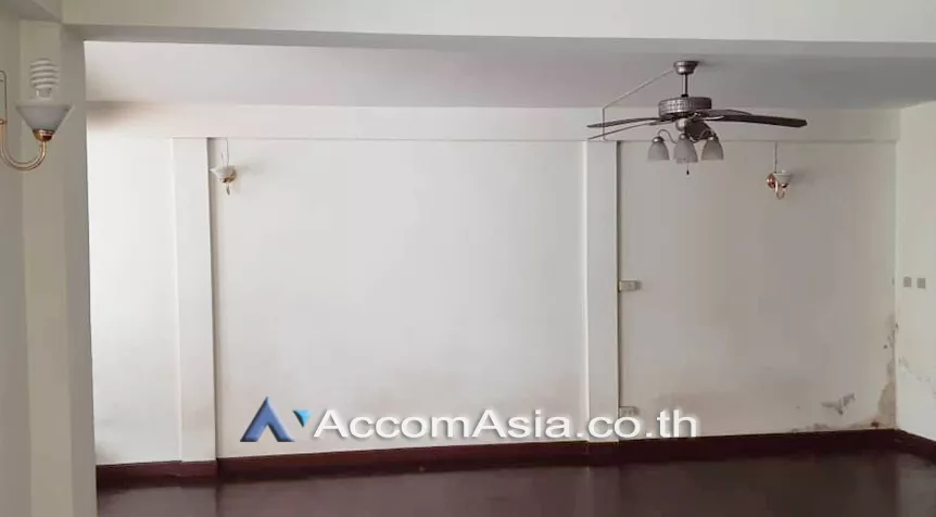 Home Office |  5 Bedrooms  Townhouse For Rent & Sale in Sukhumvit, Bangkok  near BTS Nana (AA27711)