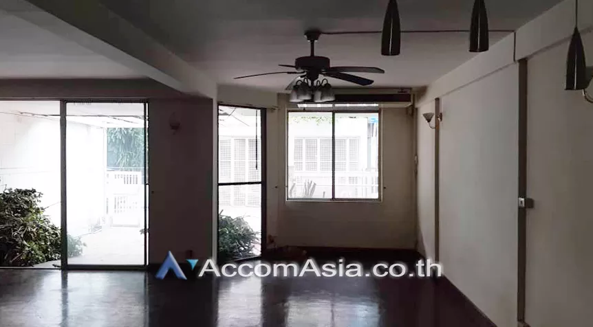  2  5 br Townhouse for rent and sale in sukhumvit ,Bangkok BTS Nana AA27711