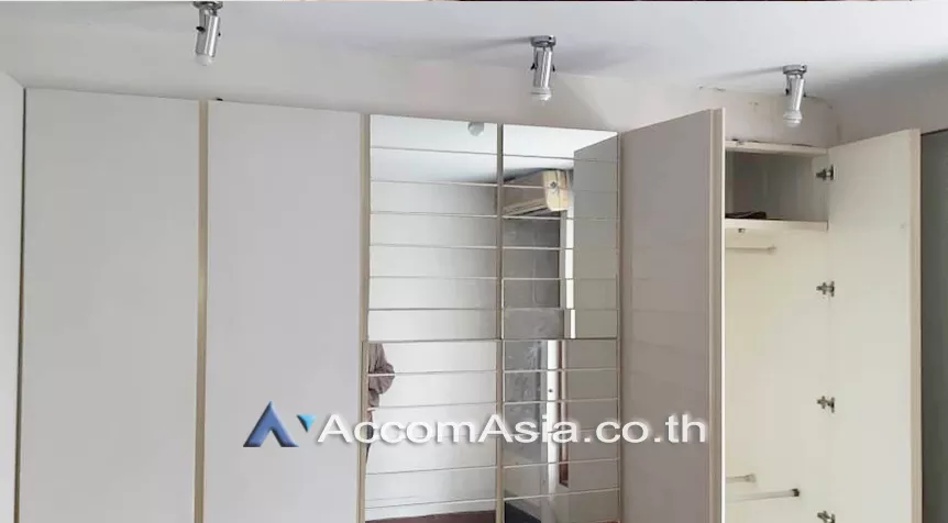 Home Office |  5 Bedrooms  Townhouse For Rent & Sale in Sukhumvit, Bangkok  near BTS Nana (AA27711)