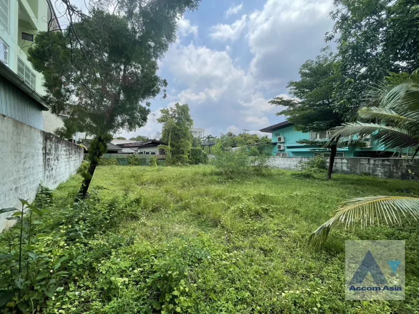  Land For Sale in Sukhumvit, Bangkok  near BTS Phra khanong (AA27739)