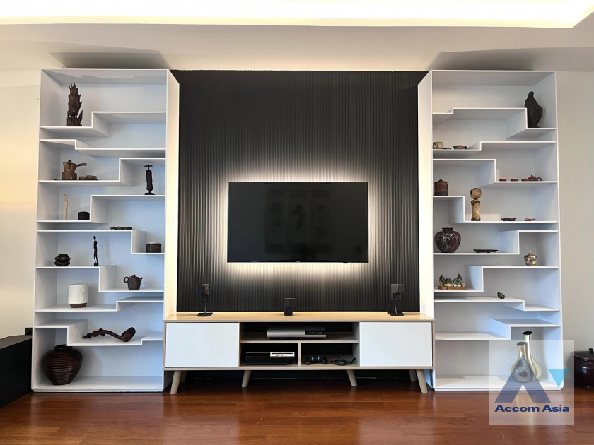 unit 2 Bedrooms  Condominium For Rent in Sukhumvit, Bangkok  near BTS Nana (AA27741)