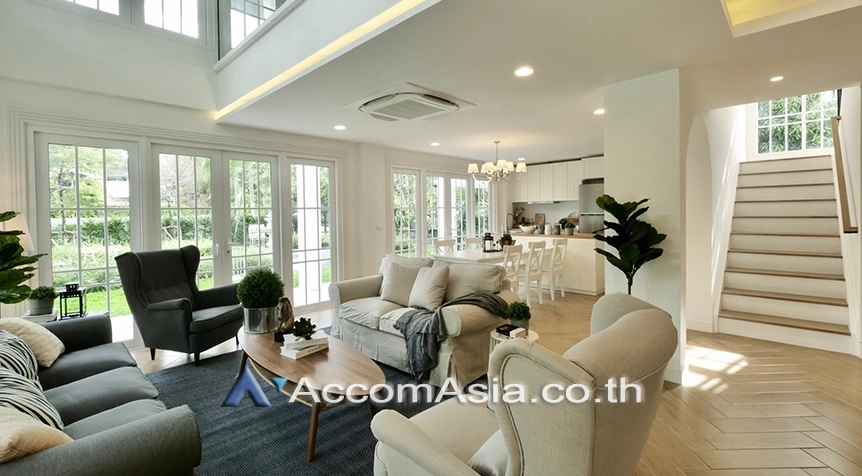  4 Bedrooms  House For Rent in Pattanakarn, Bangkok  near BTS On Nut (AA27755)
