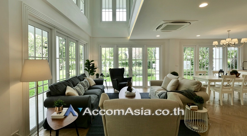  4 Bedrooms  House For Rent in Pattanakarn, Bangkok  near BTS On Nut (AA27755)