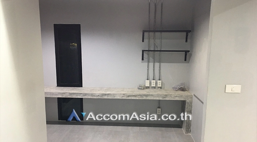 11  3 br Townhouse for rent and sale in Sukhumvit ,Bangkok BTS Ekkamai AA27774