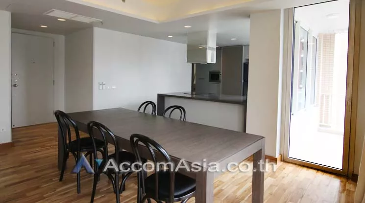 unit 2 Bedrooms  Condominium For Rent in Ploenchit, Bangkok  near BTS Chitlom (2020204)