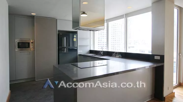 unit 2 Bedrooms  Condominium For Rent in Ploenchit, Bangkok  near BTS Chitlom (2020204)