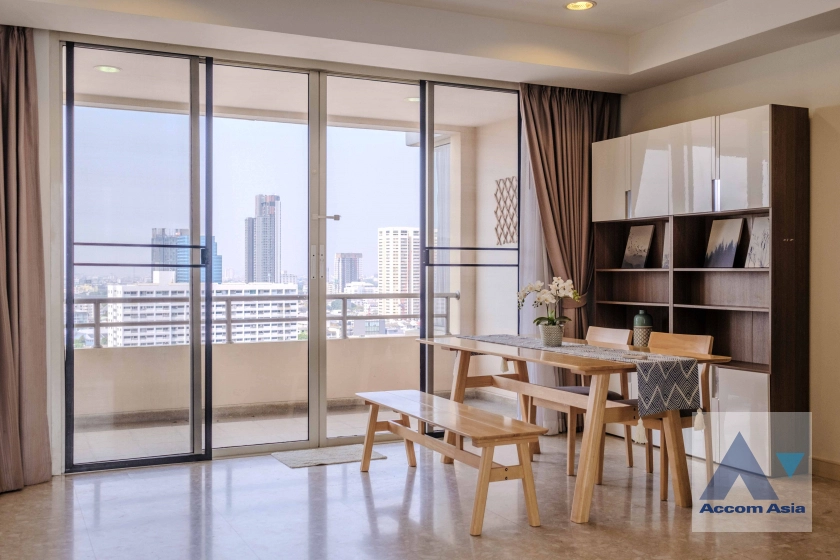 Pet friendly condominium for rent in Sukhumvit, Bangkok Code AA27801