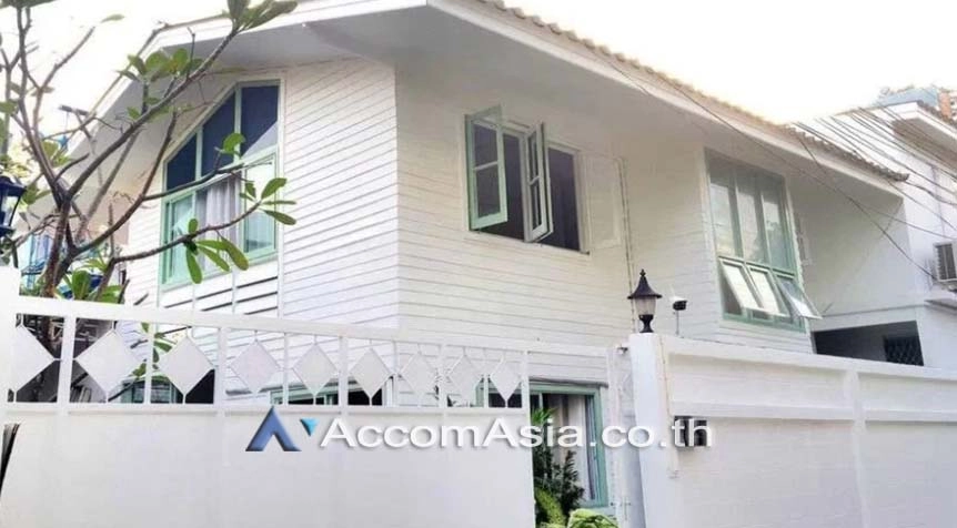 unit 7 Bedrooms  House For Rent & Sale in Sukhumvit, Bangkok  near BTS Ekkamai (AA27810)