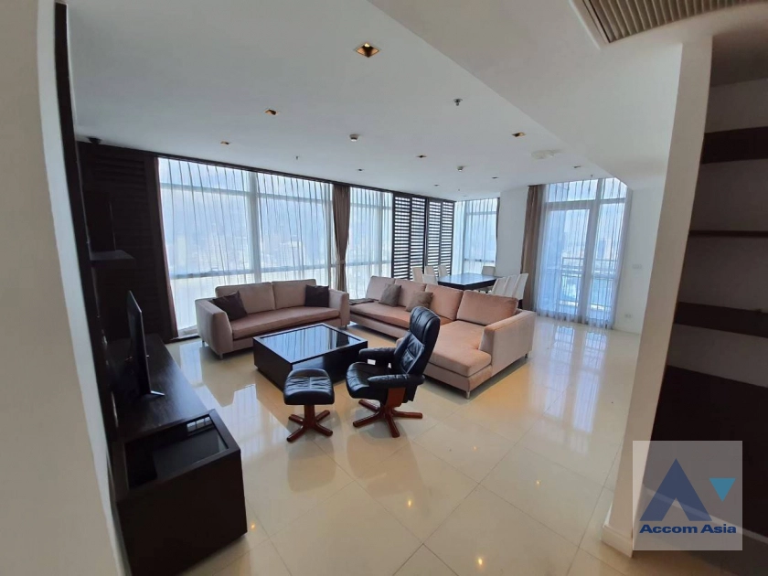 unitFully Furnished |  3 Bedrooms  Condominium For Rent in Ploenchit, Bangkok  near BTS Ploenchit (AA27811)