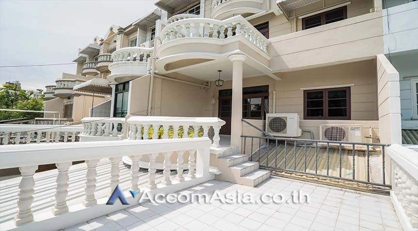 25  4 br Townhouse For Rent in Sukhumvit ,Bangkok BTS Thong Lo AA27813