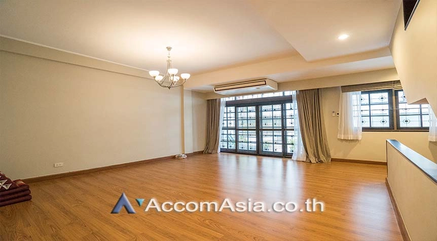 18  4 br Townhouse For Rent in Sukhumvit ,Bangkok BTS Thong Lo AA27813