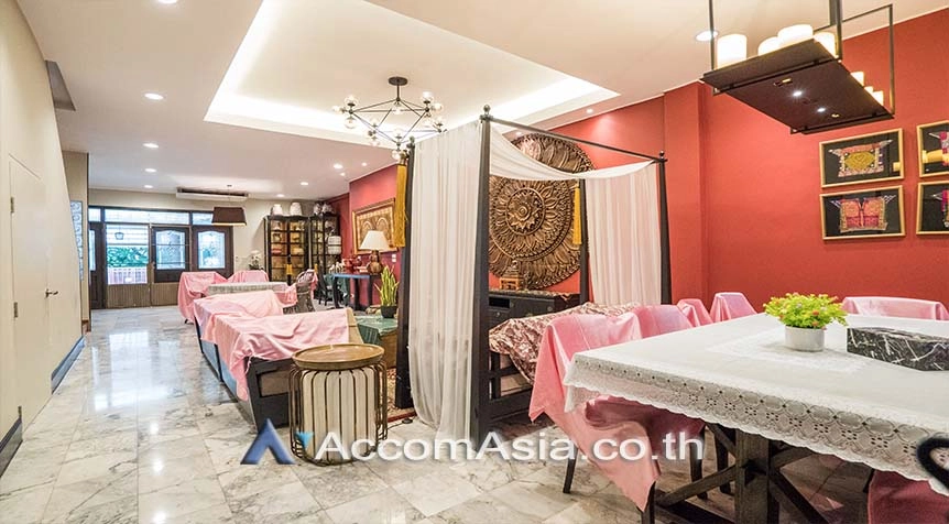 unitHome Office |  4 Bedrooms  Townhouse For Rent in Sukhumvit, Bangkok  near BTS Thong Lo (AA27813)