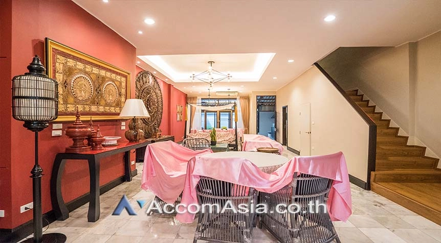 Home Office, Pet friendly |  4 Bedrooms  Townhouse For Rent in Sukhumvit, Bangkok  near BTS Thong Lo (AA27813)