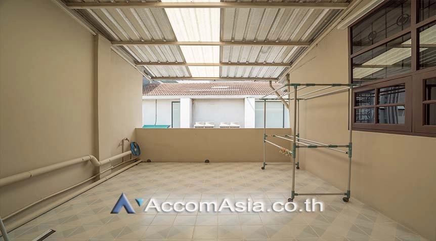 27  4 br Townhouse For Rent in Sukhumvit ,Bangkok BTS Thong Lo AA27813