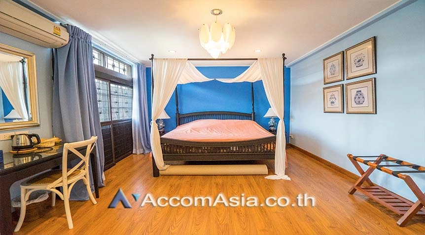 15  4 br Townhouse For Rent in sukhumvit ,Bangkok BTS Thong Lo AA27813