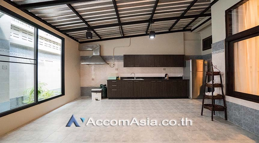 11  4 br Townhouse For Rent in Sukhumvit ,Bangkok BTS Thong Lo AA27813