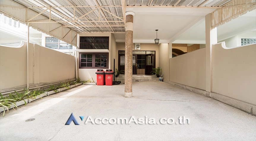 26  4 br Townhouse For Rent in Sukhumvit ,Bangkok BTS Thong Lo AA27813