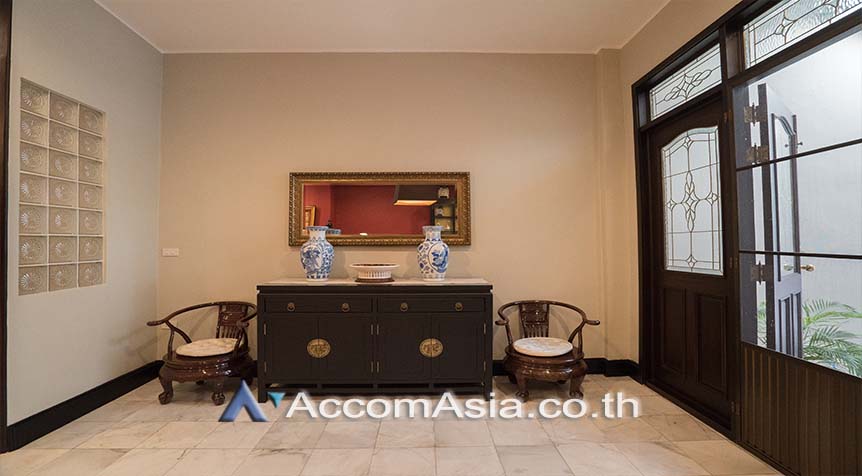  4 Bedrooms  Townhouse For Rent in sukhumvit ,BangkokBTS-Thong Lo- AA27813