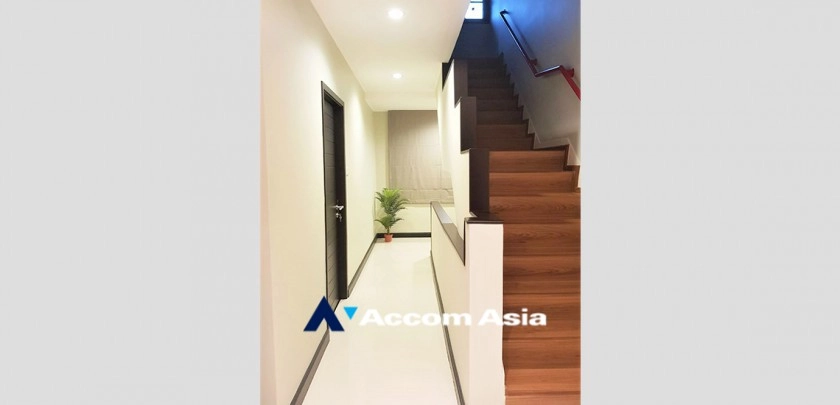 28  4 br Townhouse For Rent in Sukhumvit ,Bangkok BTS Thong Lo AA27813