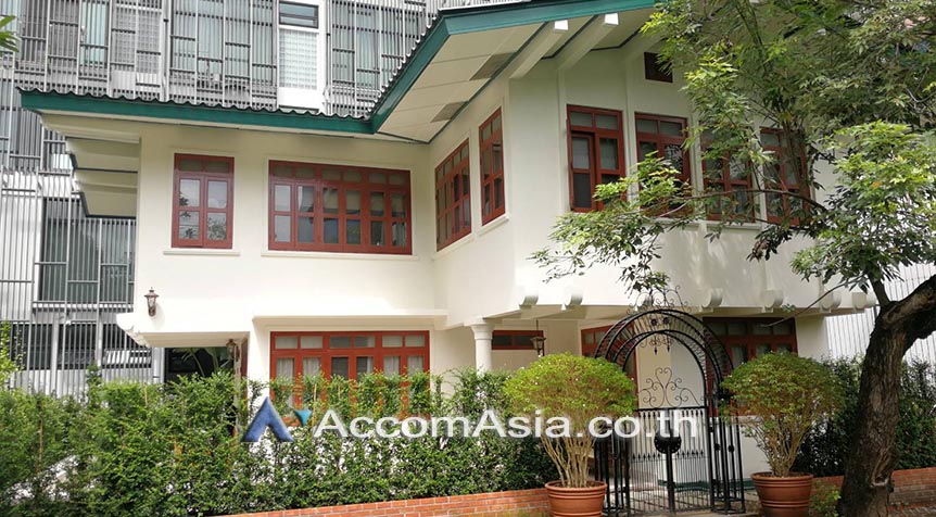 Private Swimming Pool |  4 Bedrooms  House For Rent in Sathorn, Bangkok  near BTS Chong Nonsi - MRT Lumphini (AA27817)